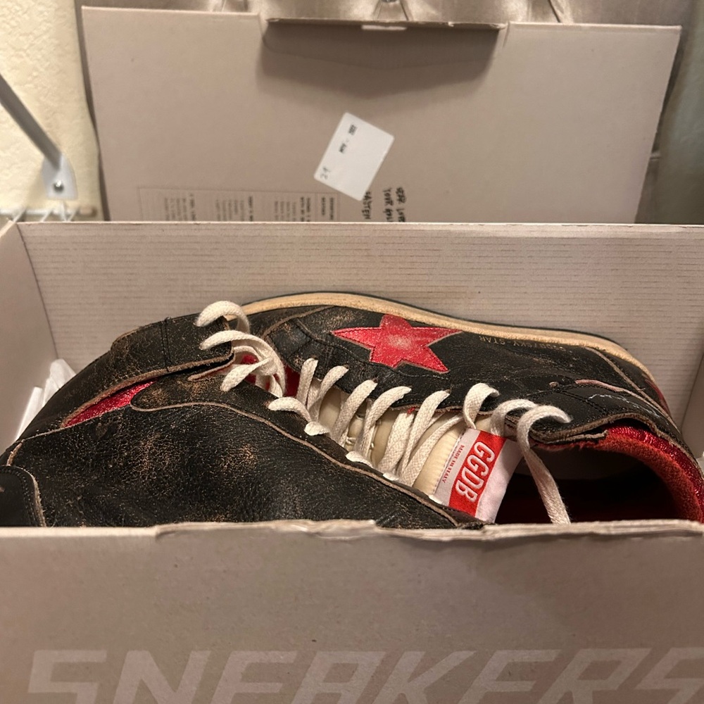Golden Goose Black and Red Mid-Top Sneakers with Star - Picture 4 of 10